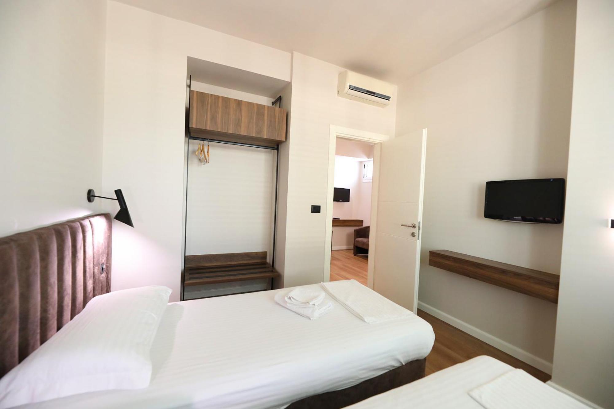 Hotel Libertas Vlore Exterior photo