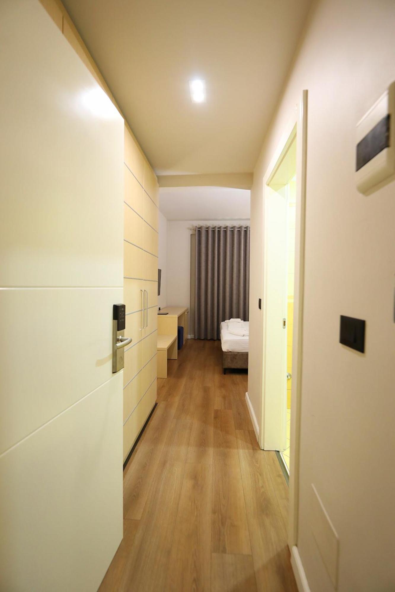 Hotel Libertas Vlore Exterior photo